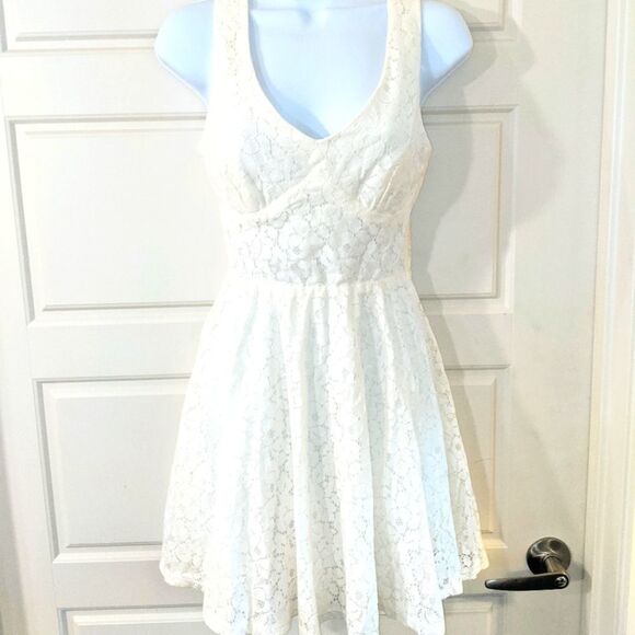 Lily Rose Dresses & Skirts - Floral Lace White Mini Dress